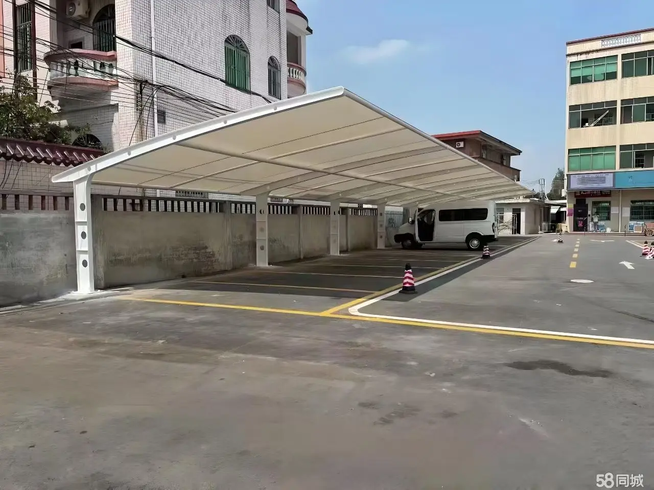 贵州福泉膜结构工程科普：山地多雨强紫外环境，停车棚选材别只看低价
